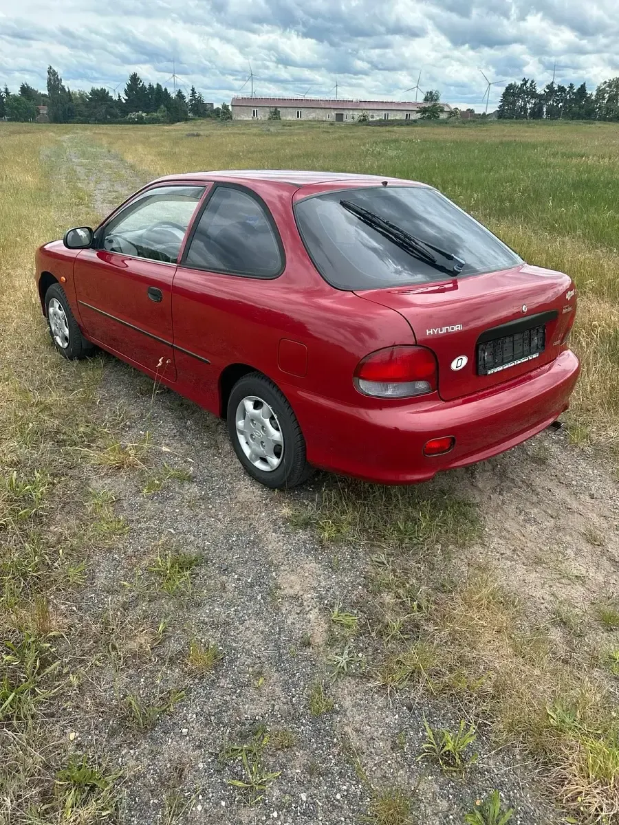 Gebraucht Hyundai Accent 75 PS (55 kW) 1998 Rot Kleinwagen