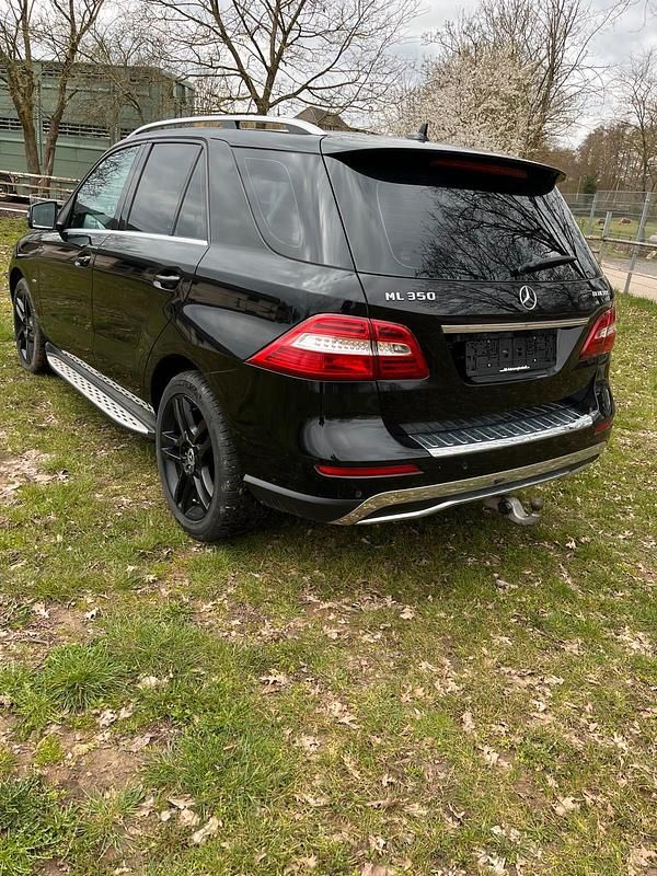 Gebraucht Mercedes ML350 258 PS (189 kW) 2011 Schwarz SUV