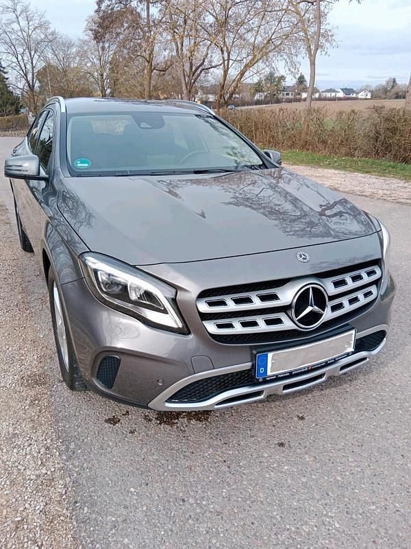 Gebraucht Mercedes GLA180 2018 Grau SUV