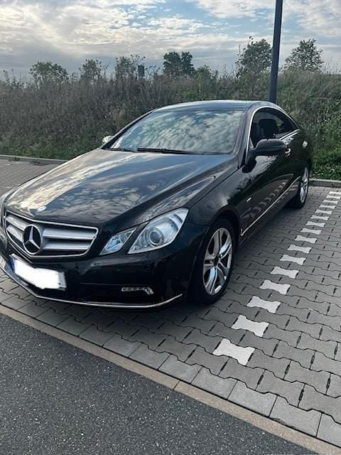 Second-hand Mercedes E250 204 CP (150 kW) 2009 Negru Coupe