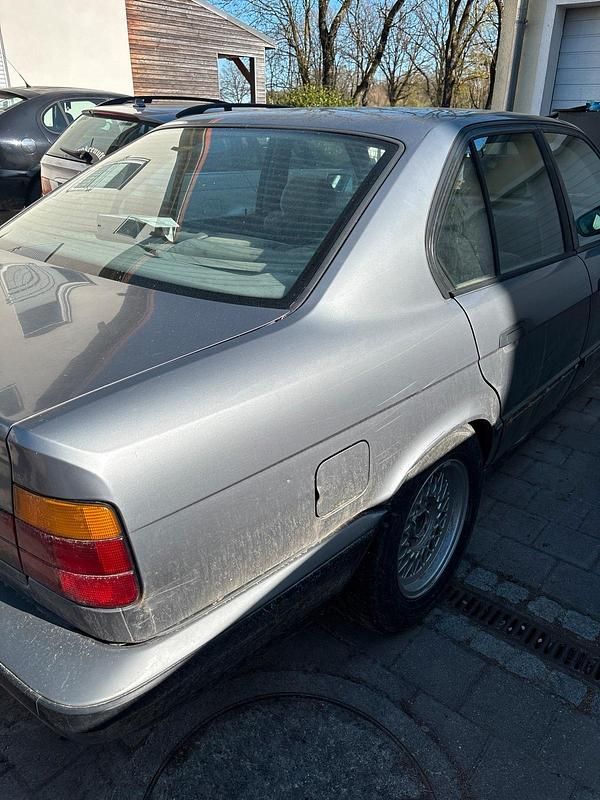 Second-hand BMW 524 115 CP (84 kW) 1991 Berlinǎ