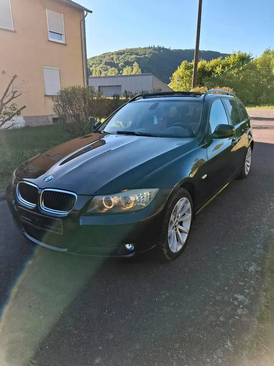 Gebraucht BMW 320 177 PS (130 kW) 2008 Schwarz Kombi