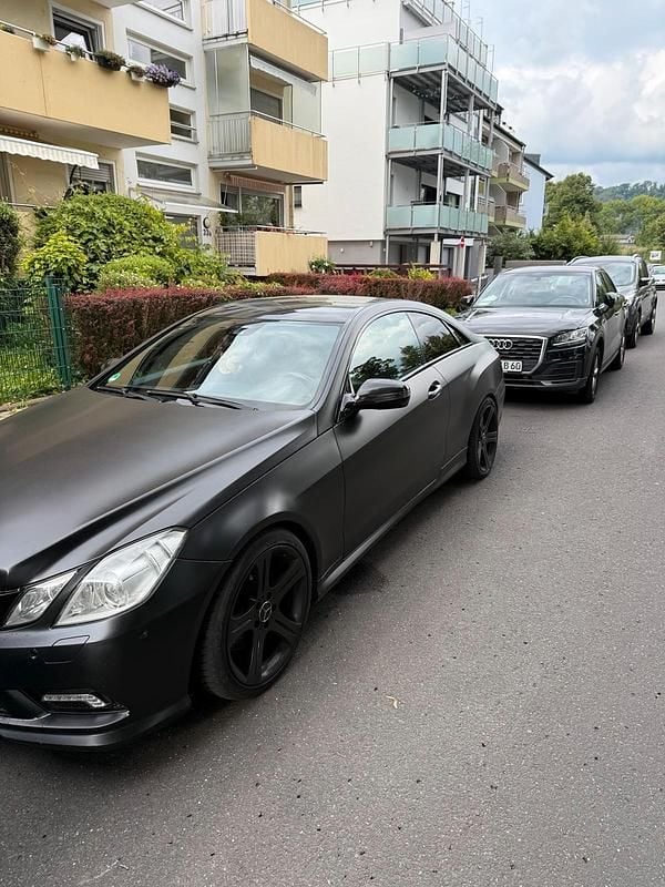 Grau Gebraucht 2009 Mercedes E350 Coupé | 7.999 € (Guter Preis) - Bild 1/4