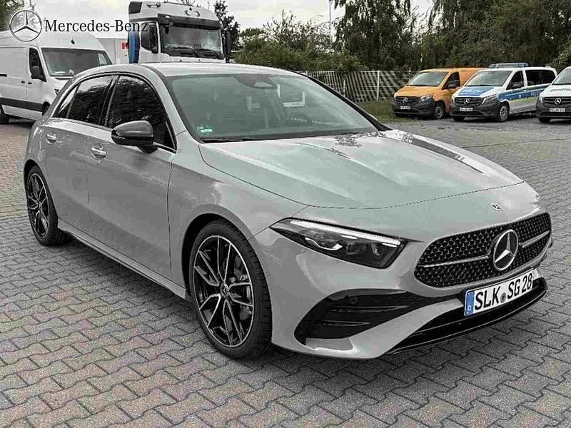Gebraucht Mercedes A180 AMG 136 PS (100 kW) 2025 Manufaktur lack manufaktur alpin Limousine