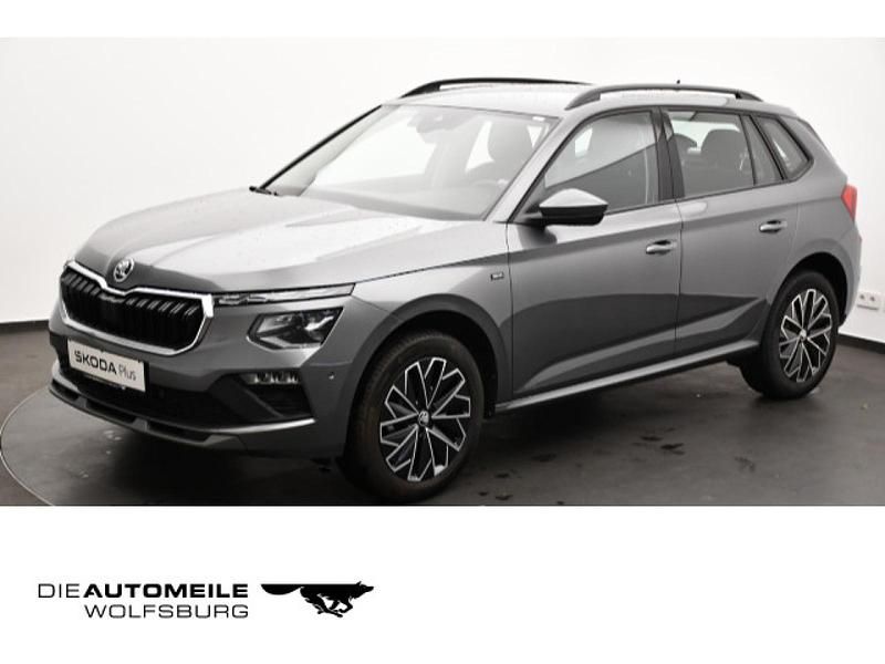 Graphitegrau (metallic) Gebraucht 2024 Skoda Kamiq Selection SUV | 23.880 € (Fairer Preis) - Bild 1/4