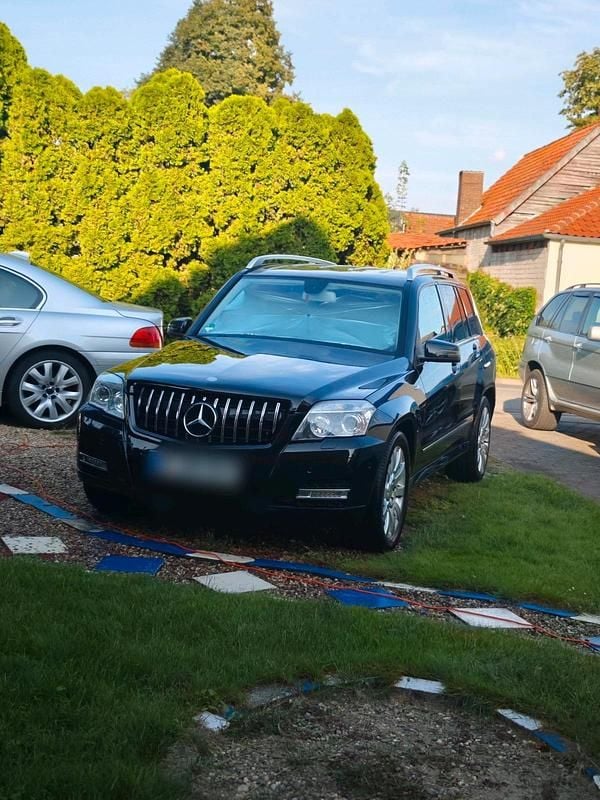 Schwarz Gebraucht 2011 Mercedes GLK220 SUV | 9.000 € (Fairer Preis) - Bild 1/4