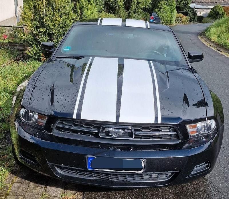 Schwarz Gebraucht 2010 Ford Mustang Coupé | 14.500 € - Bild 1/4