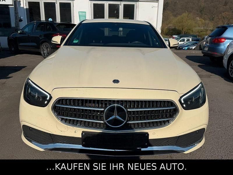 Gebraucht Mercedes E200 160 PS (117 kW) 2022 Schwarz Limousine