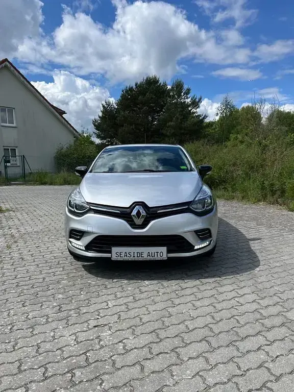 Gebraucht Renault Clio IV LIMITED 90 PS (66 kW) 2016 Silber Limousine