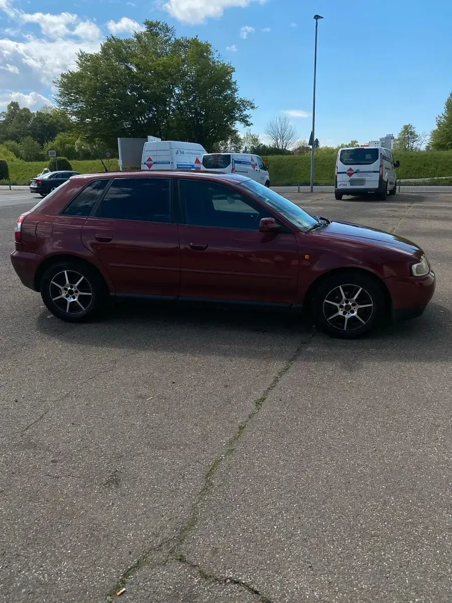 Second-hand Audi A3 101 CP (74 kW) 2000 Roșu Hatchback