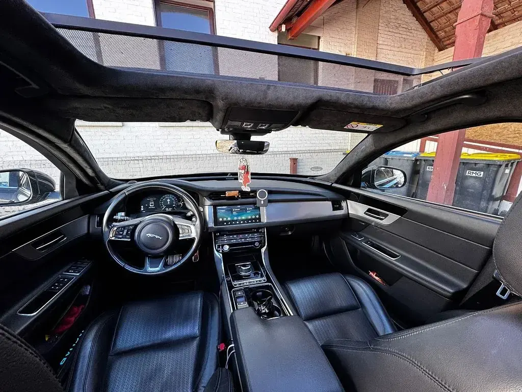 Gebraucht Jaguar XF Portfolio 179 PS (131 kW) 2019 Grau Limousine