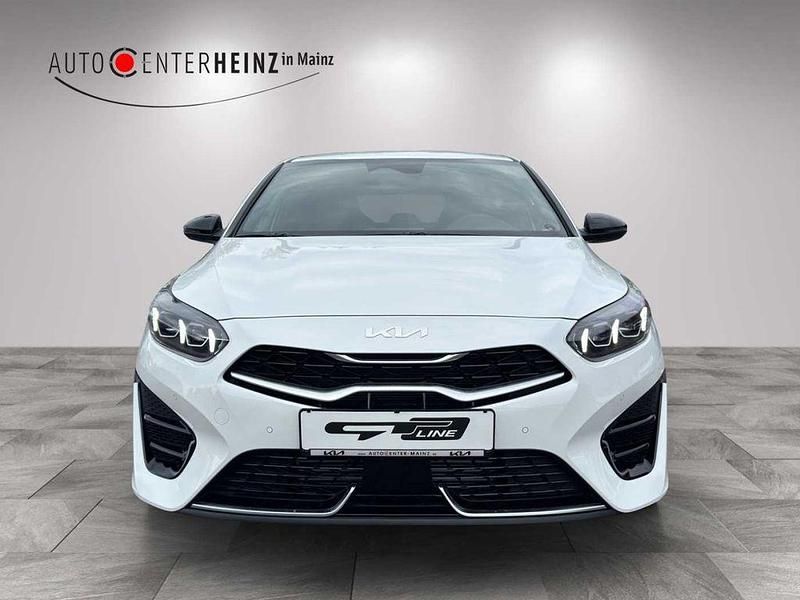 Neu Kia Ceed GT GT-Line 140 PS (102 kW) 2025 Deluxeweiß metallic Limousine