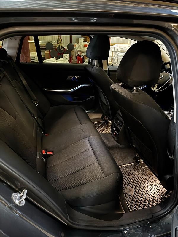 Gebraucht BMW 318 Advantage 150 PS (110 kW) 2022 Grau Kombi