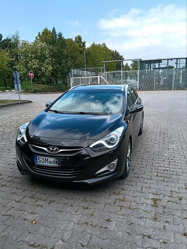 Schwarz Gebraucht 2014 Hyundai i40 Kombi | 8.000 € (Guter Preis) - Bild 1/4