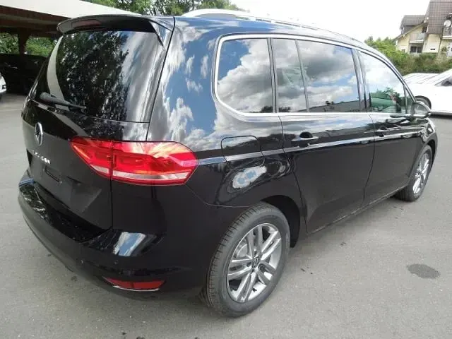 Gebraucht VW Touran 150 PS (110 kW) 2026 Grenadillschwarz Van / Kleinbus