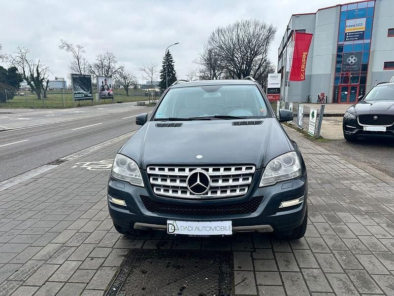 Gebraucht Mercedes ML350 231 PS (169 kW) 2011 Grau SUV