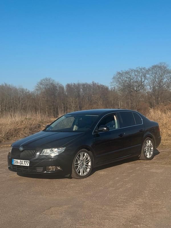 Schwarz Gebraucht 2011 Skoda Superb Limousine | 6.500 € (Guter Preis) - Bild 1/4