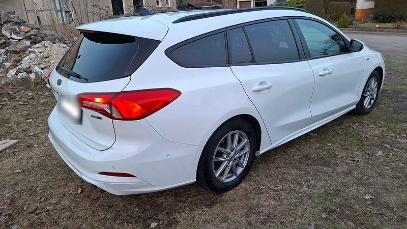 Gebraucht Ford Focus ST-Line 125 PS (91 kW) 2022 Weiß Kombi