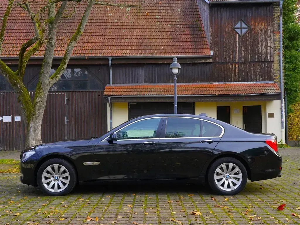 Gebraucht BMW 730 Comfort Edition 245 PS (180 kW) 2011 Schwarz Limousine