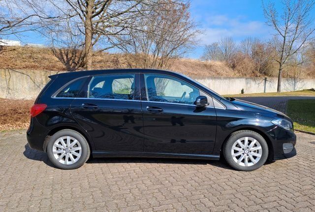 Gebraucht Mercedes B180 Style 122 PS (89 kW) 2017 Schwarz Van / Kleinbus