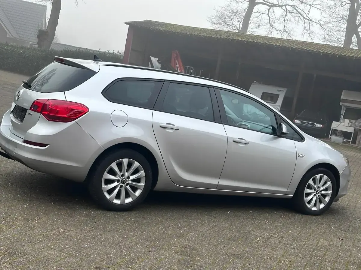 Gebraucht Opel Astra 170 PS (125 kW) 2012 Silber Kombi