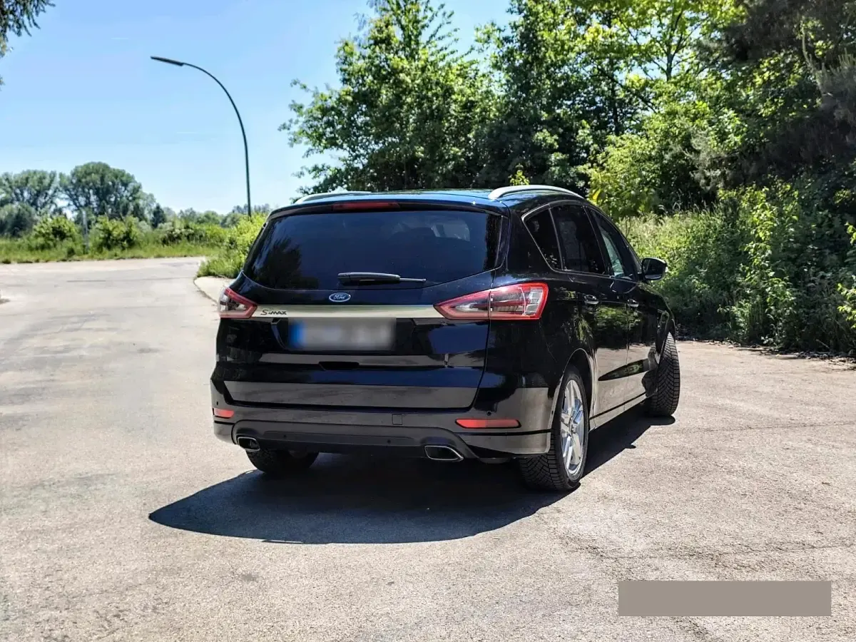 Gebraucht Ford S-MAX Titanium 190 PS (139 kW) 2026 Schwarz Van / Kleinbus