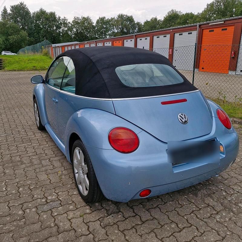 Gebraucht VW New Beetle 101 PS (74 kW) 2004 Blau Kleinwagen