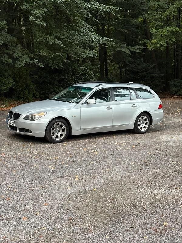 Grau Gebraucht 2005 BMW 525 Kombi | 1.000 € (Superpreis) - Bild 1/4