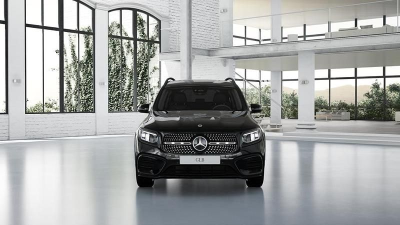 Metalliclack kosmosschwarz Gebraucht 2025 Mercedes GLB220 AMG SUV | 49.700 € (Fairer Preis) - Bild 1/4