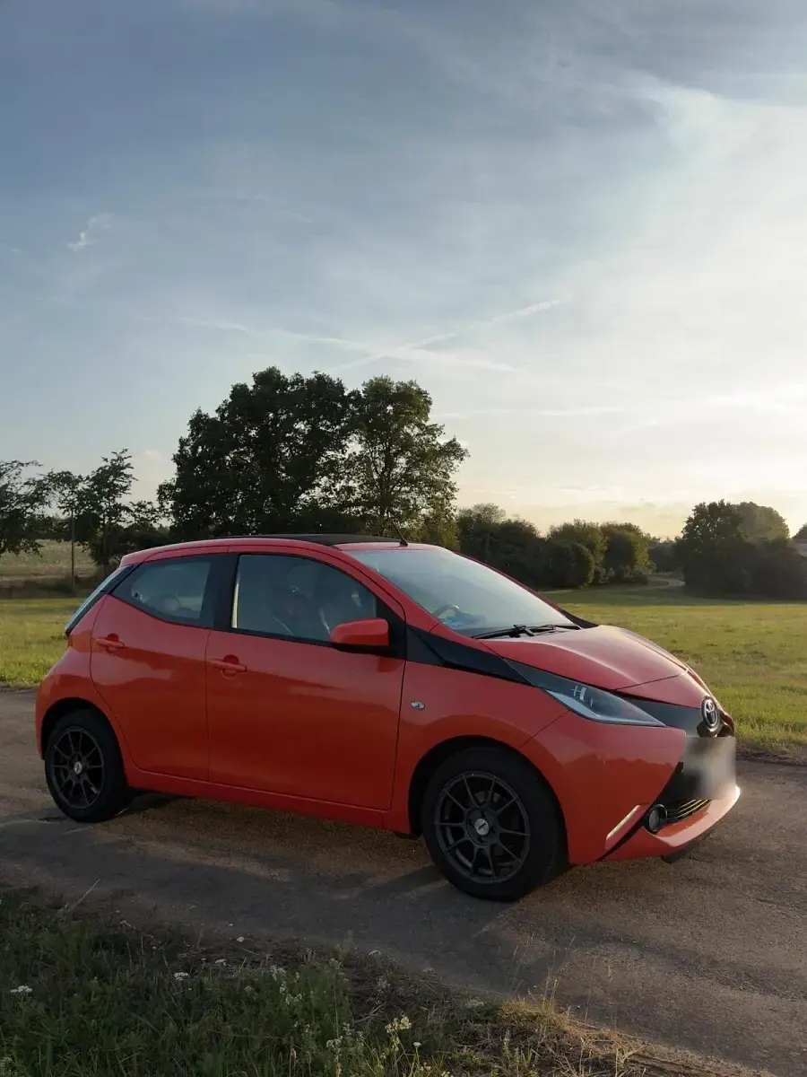 Gebraucht Toyota Aygo X-wave 69 PS (50 kW) 2015 Orange Kleinwagen