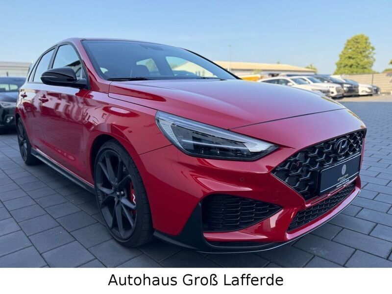 Rot Gebraucht 2023 Hyundai i30 N Performance Limousine | 30.990 € (Fairer Preis) - Bild 1/4