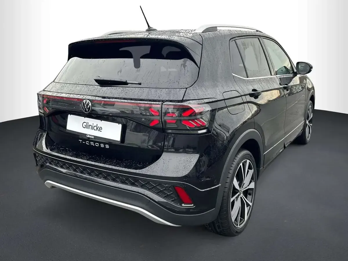 Gebraucht VW T-Cross R-line 150 PS (110 kW) 2024 Deep black perleffekt SUV
