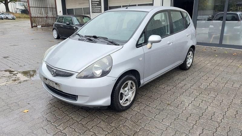 Silber Gebraucht 2005 Honda Jazz S Kleinwagen | 1.950 € (Fairer Preis) - Bild 1/4