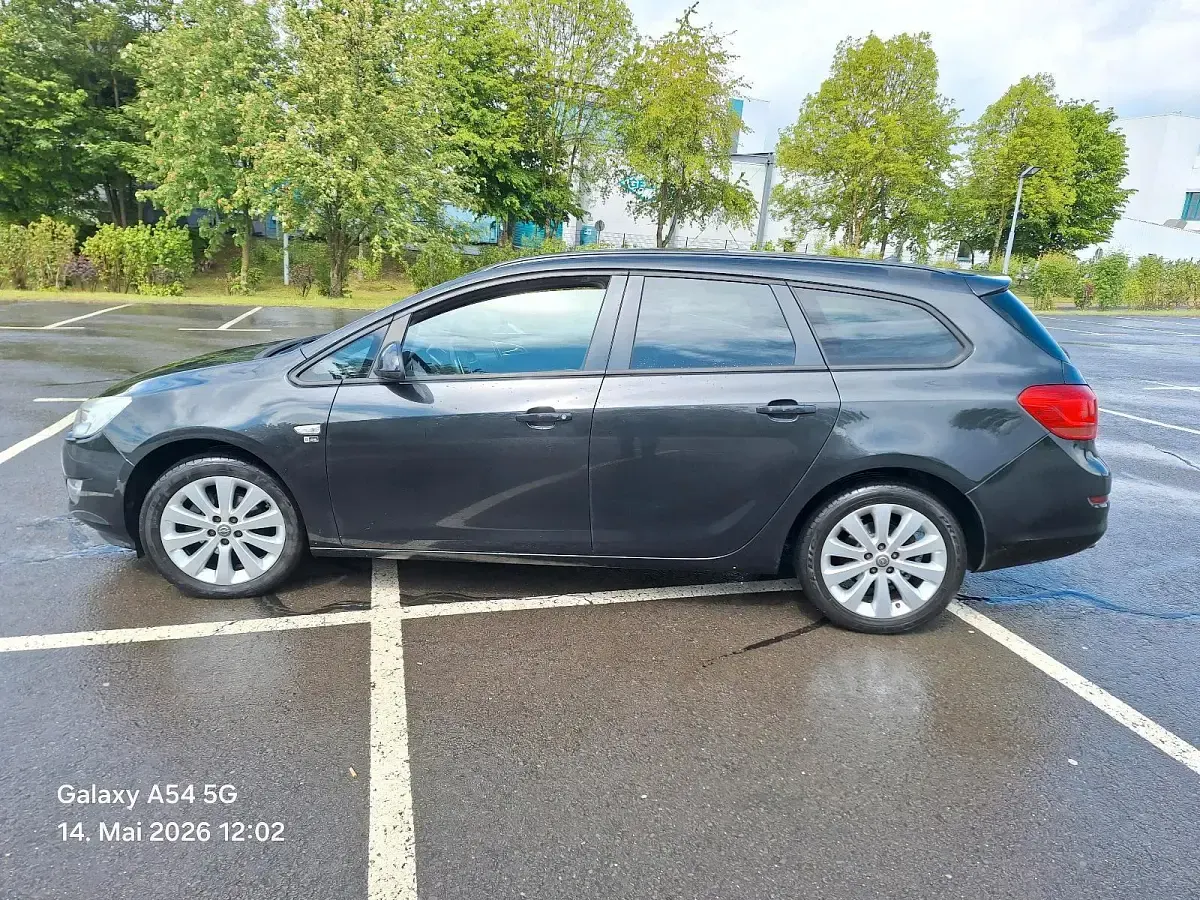 Gebraucht Opel Astra 140 PS (102 kW) 2012 Schwarz Kombi