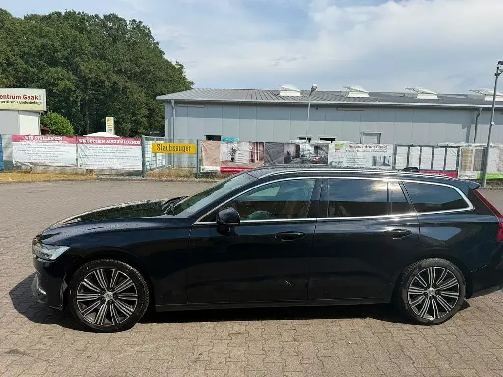 Gebraucht Volvo V60 150 PS (110 kW) 2019 Schwarz Kombi