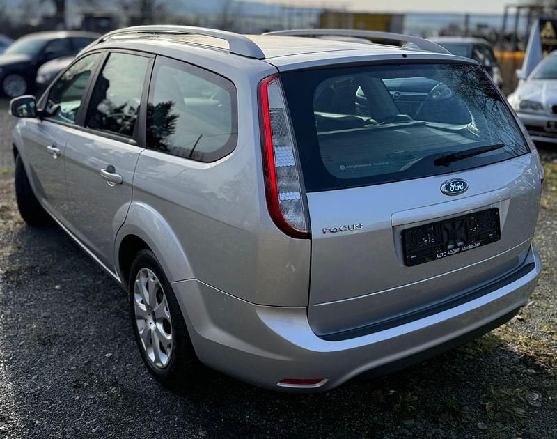 Gebraucht Ford Focus Titanium 101 PS (74 kW) 2010 Silber Kombi