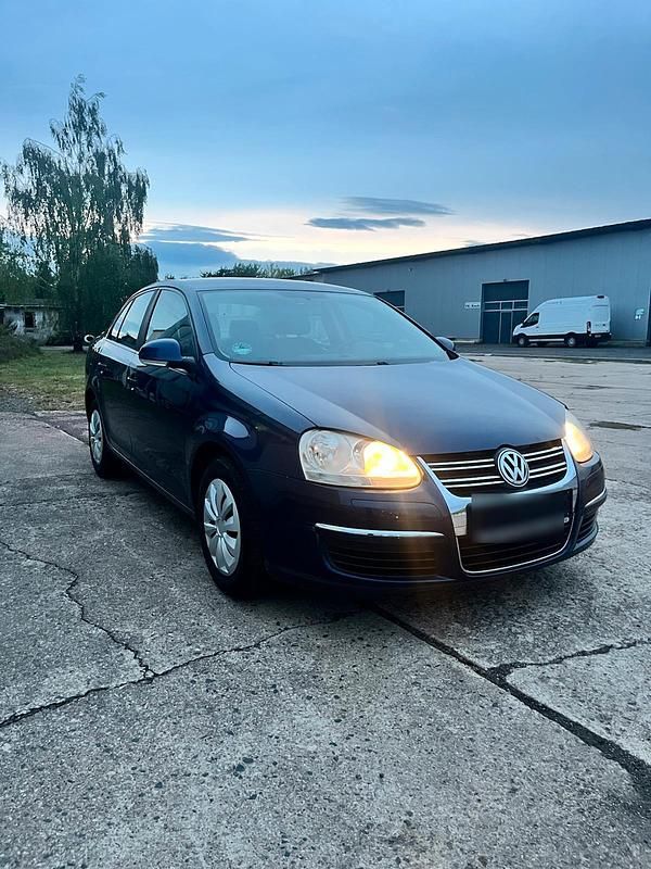 Blau Gebraucht 2006 VW Jetta Limousine | 2.000 € (Fairer Preis) - Bild 1/4