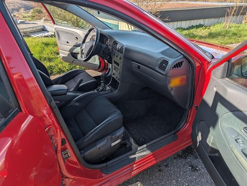 Gebraucht Volvo V40 110 PS (80 kW) 2003 Rot Kombi