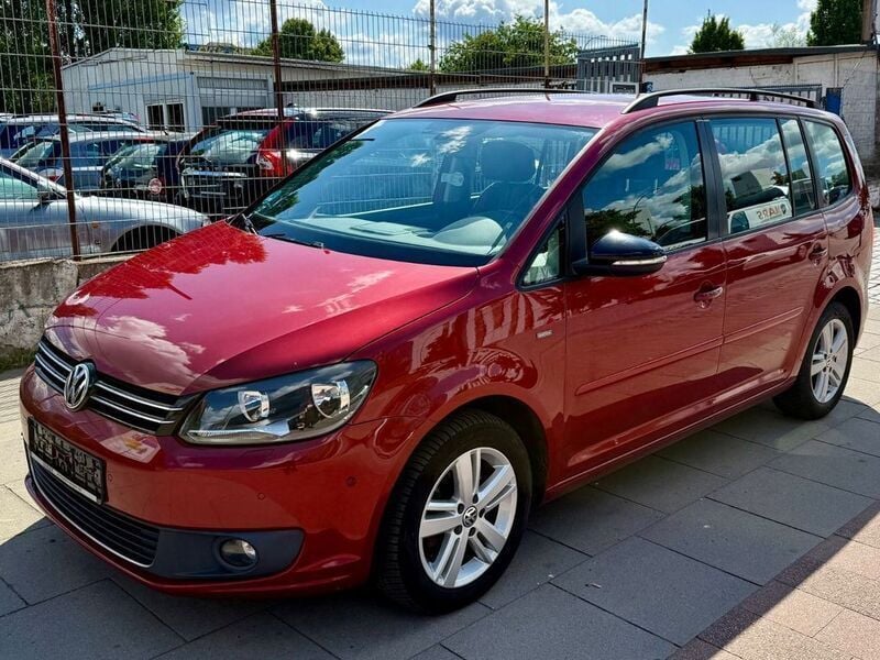 Wild cherry red metallic Gebraucht 2013 VW Touran Match Van / Kleinbus | 8.450 € (Guter Preis) - Bild 1/4