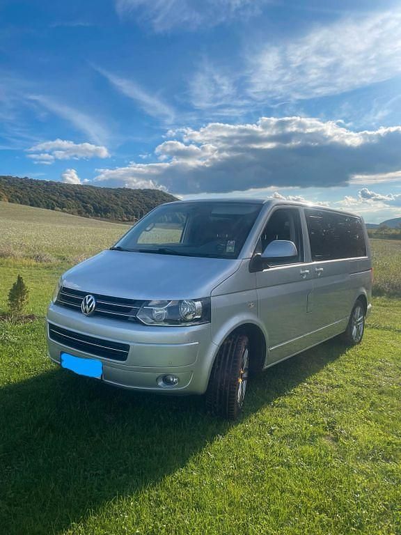 Usado VW Multivan 179 CV (131 kW) 2010 Plateado Monovolumen