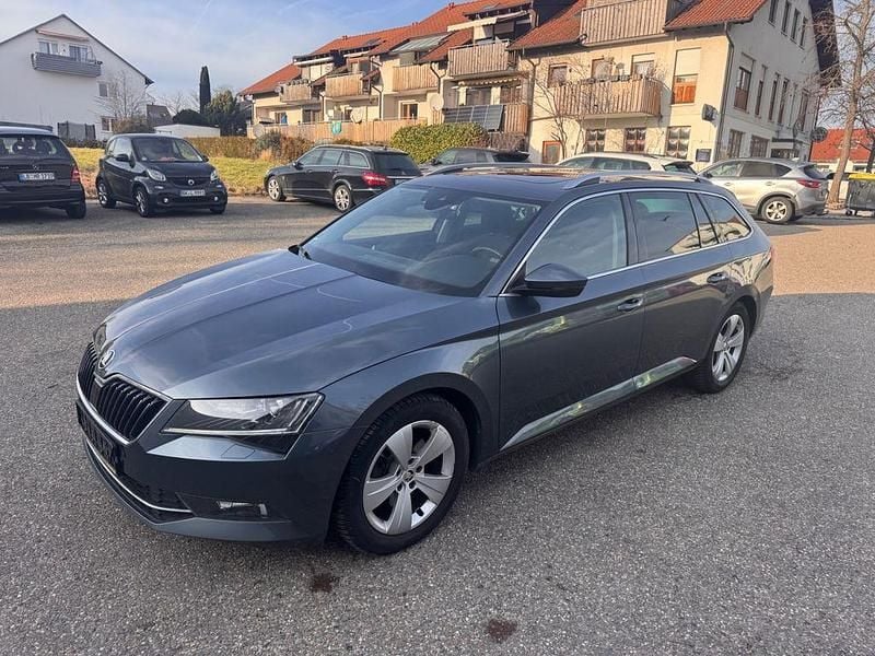 Grau Gebraucht 2018 Skoda Superb Style Kombi | 12.900 € (Superpreis) - Bild 1/4