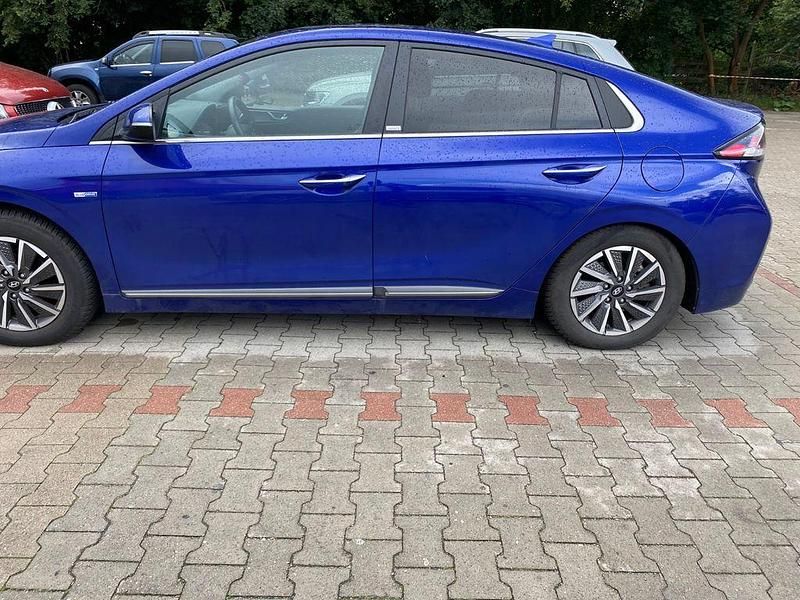 Gebraucht Hyundai Ioniq Premium 100 kW (136 PS) 2021 Blau Kleinwagen