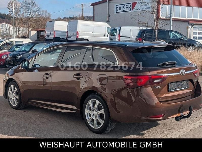 Gebraucht Toyota Avensis Business Edition 143 PS (105 kW) 2015 Gold Kombi