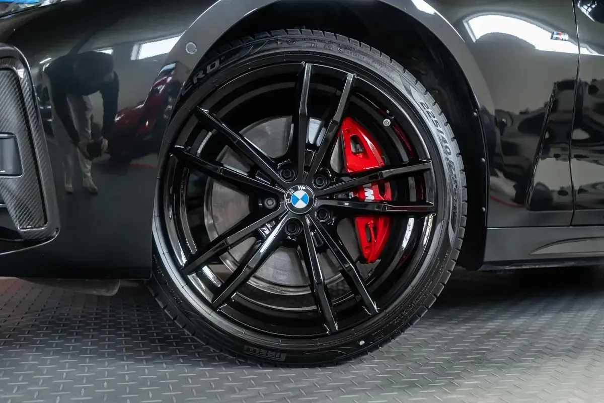 Gebraucht BMW M440 M Sport 374 PS (275 kW) 2024 Black sapphire metallic Limousine
