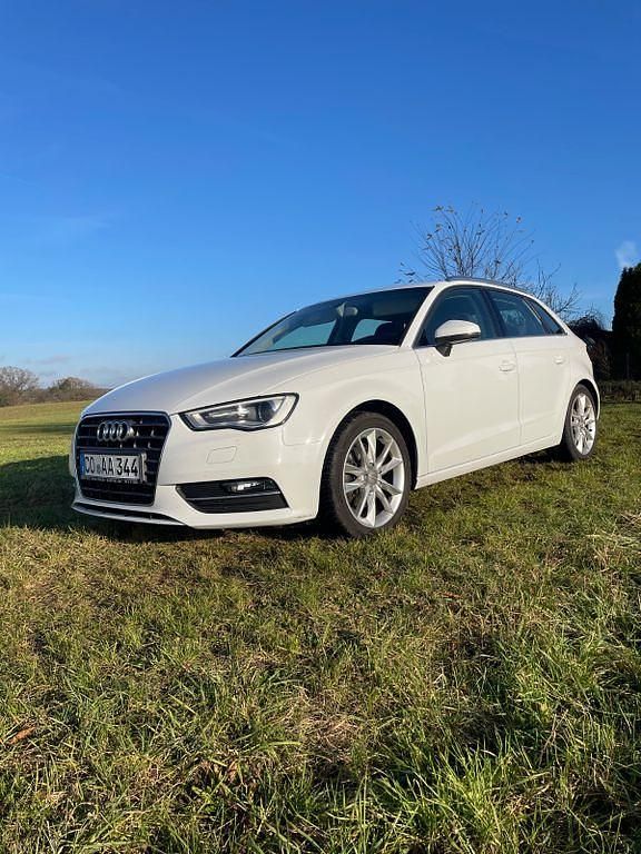 Weiß Gebraucht 2013 Audi A3 Ambition Limousine | 11.200 € (Fairer Preis) - Bild 1/4