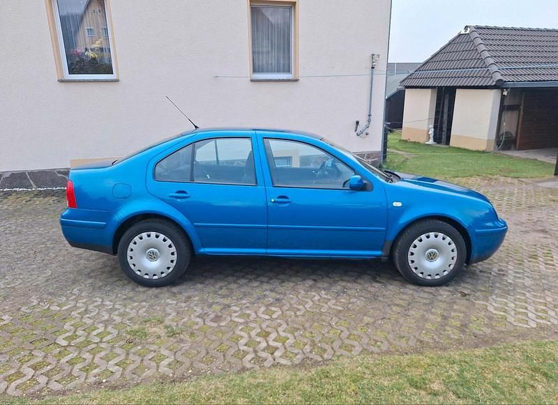 Gebraucht VW Bora 115 PS (84 kW) 1999 Blau Limousine