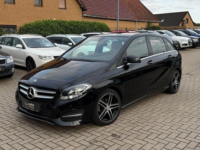 Schwarz Gebraucht 2015 Mercedes B180 Van / Kleinbus | 11.989 € (Etwas zu teuer) - Bild 1/4