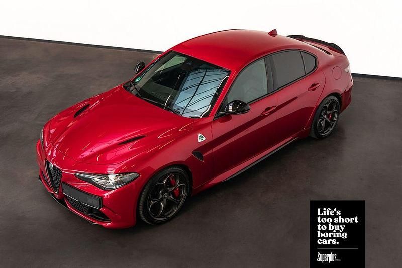 Rot Gebraucht 2022 Alfa Romeo Giulia Quadrifoglio Limousine | 54.900 € (Fairer Preis) - Bild 1/4