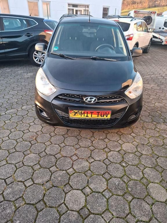 Gebraucht Hyundai i10 Edition 69 PS (50 kW) 2012 Schwarz Kleinwagen