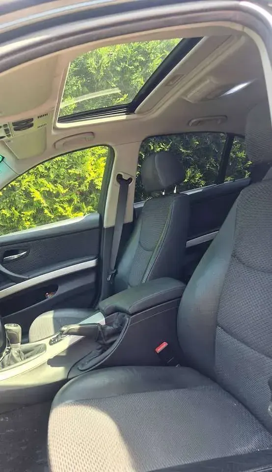 Gebraucht BMW 320 170 PS (125 kW) 2009 Schwarz Limousine
